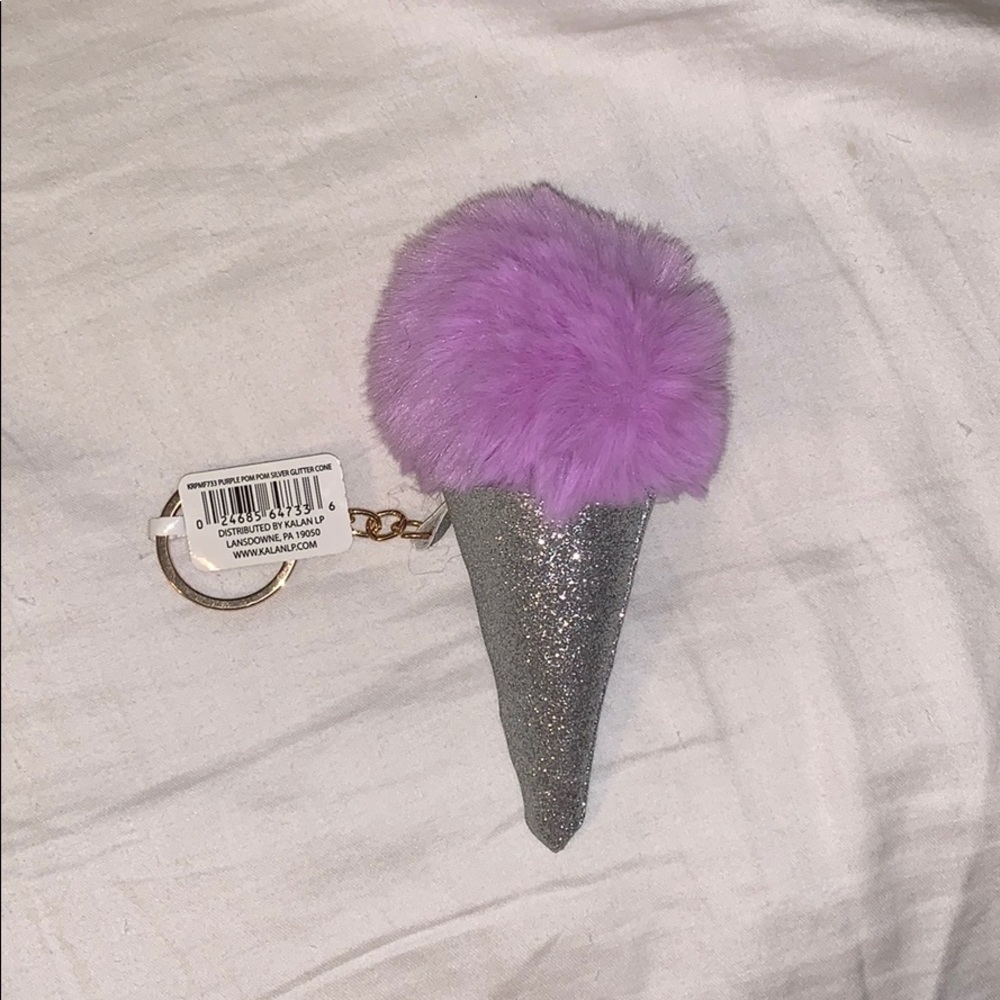 Sparkly and Fluffy Snow come Keychain